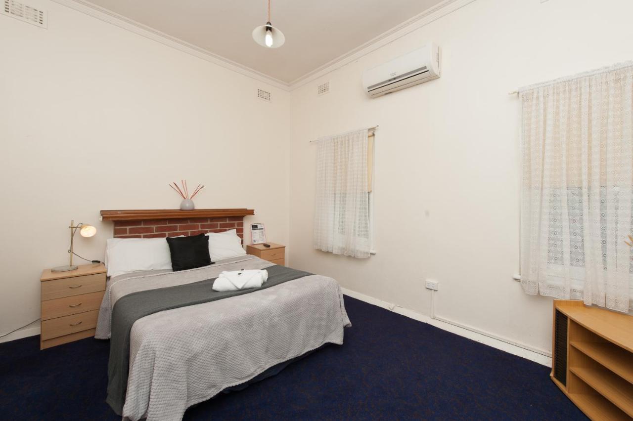 Riverina Hotel โฮลบรูค ภายนอก รูปภาพ
