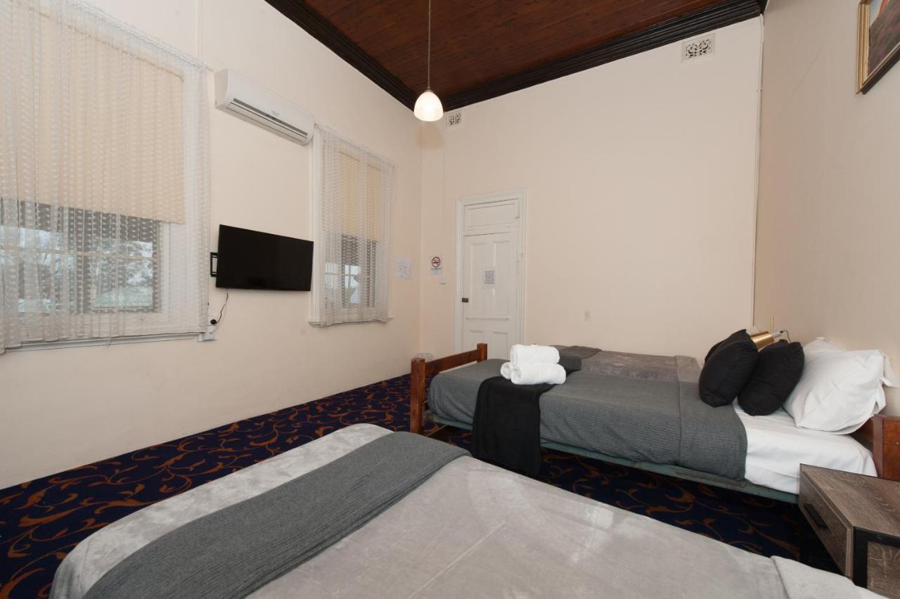 Riverina Hotel โฮลบรูค ภายนอก รูปภาพ