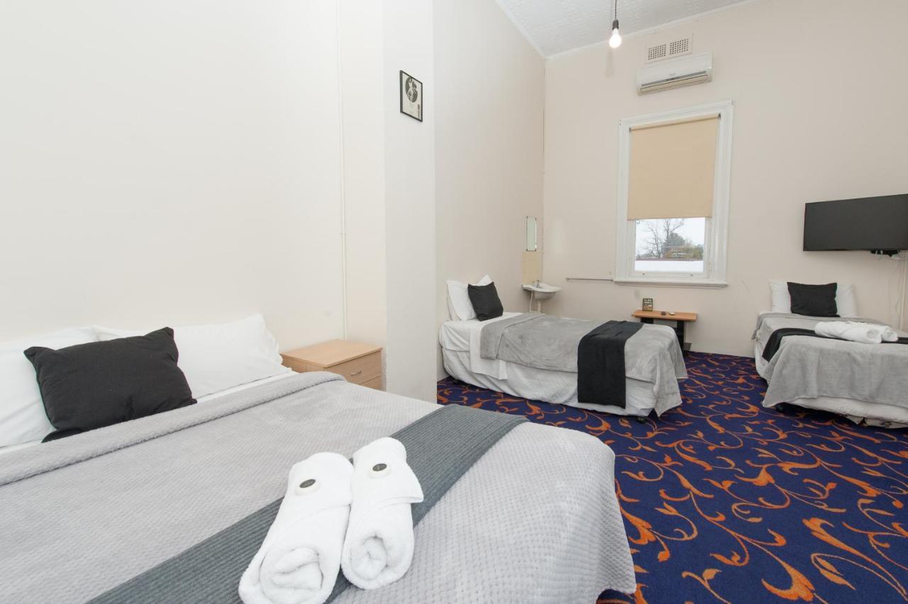 Riverina Hotel โฮลบรูค ภายนอก รูปภาพ