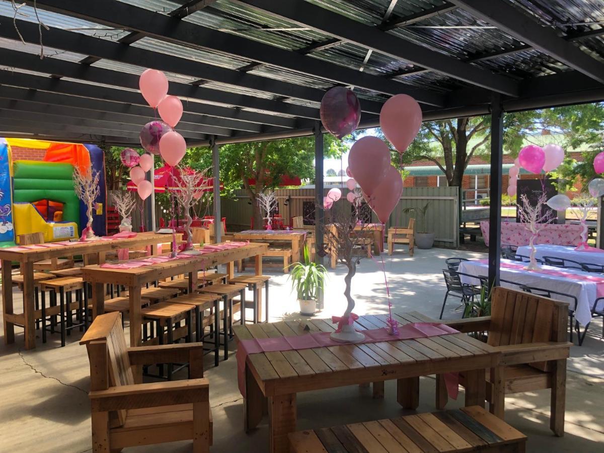 Riverina Hotel โฮลบรูค ภายนอก รูปภาพ